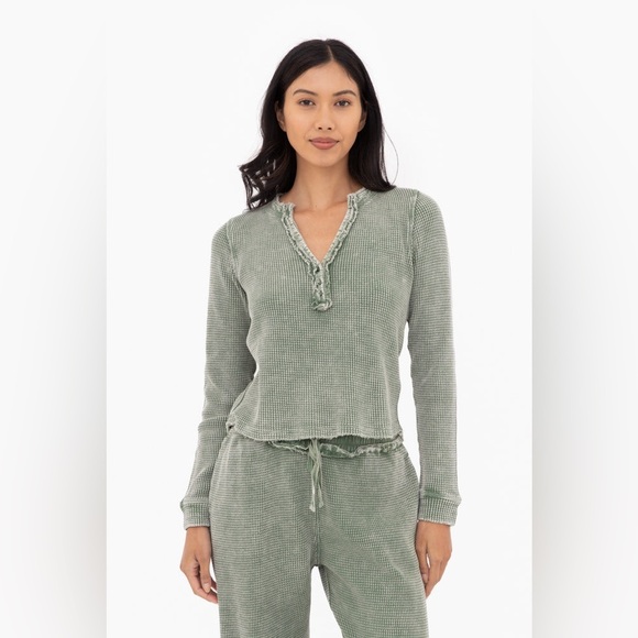 Mono B Tops - Distressed Mineral-Washed Long Sleeve Top || Dark Basil. NWT!